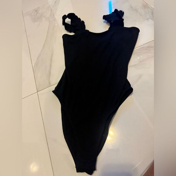 Black bodysuit with ruffled shoulder details  #23 - Picture 4 of 4